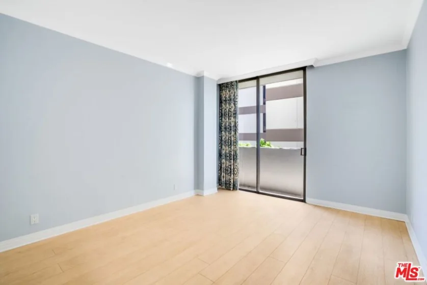 10433 Wilshire Boulevard #405 photo 27