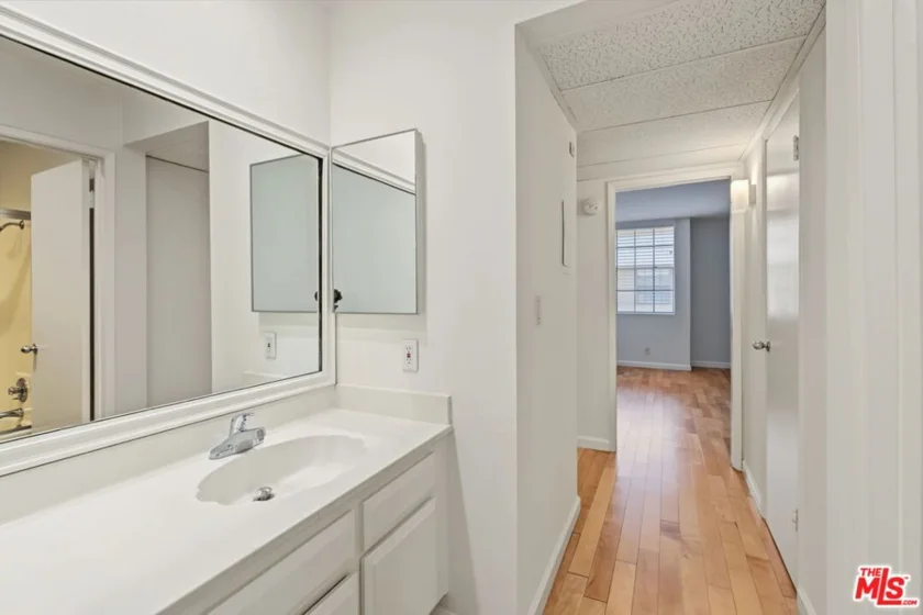 740 N Kings Road #314 photo 20