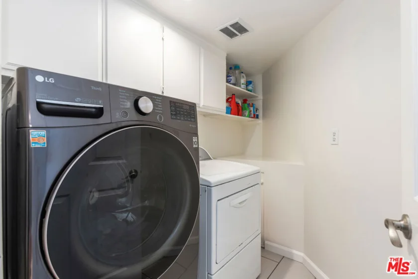 20950 Oxnard Street #10 photo 14