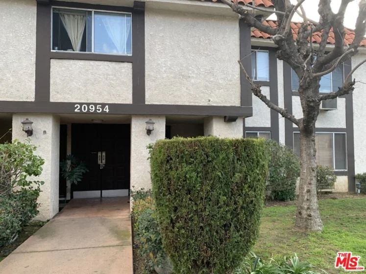 20954 Parthenia Street #10 photo 1