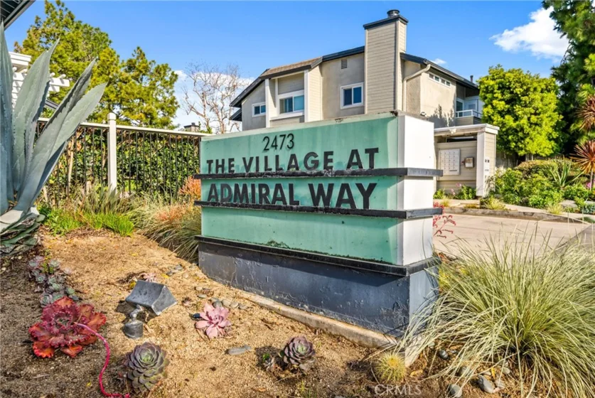 185 Admiral Way photo 1