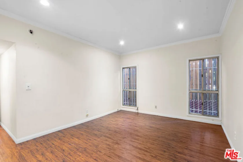 822 S Windsor Boulevard #102 photo 26