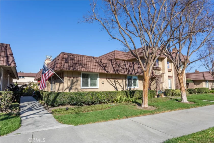 6581 Orangewood Avenue photo 1