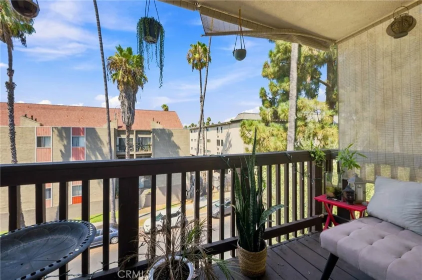 525 S Ardmore Avenue #320 photo 9