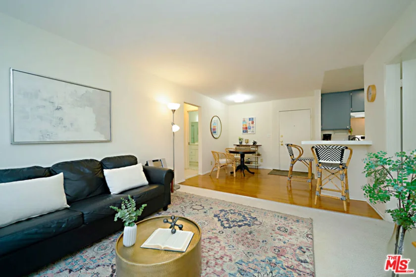 320 S Ardmore Avenue #323 photo 1