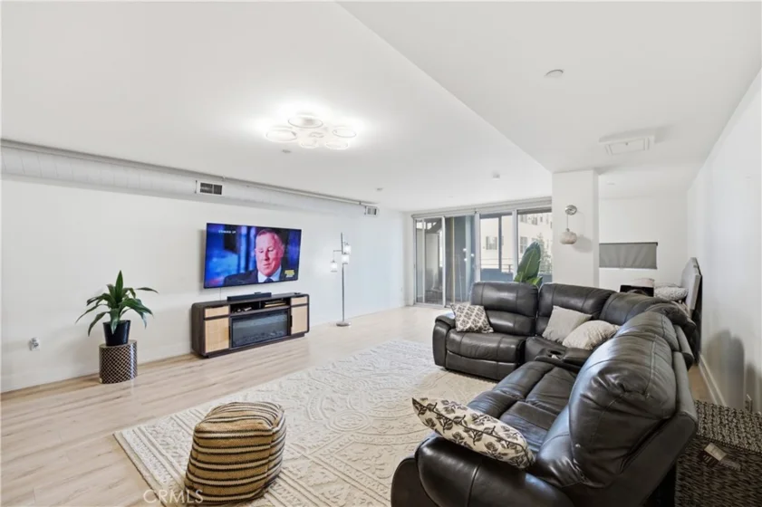 433 Pine Avenue #201 photo 12