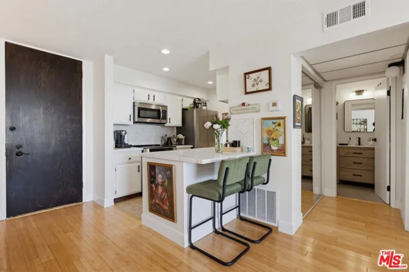 1140 E Ocean Boulevard #220 photo 5