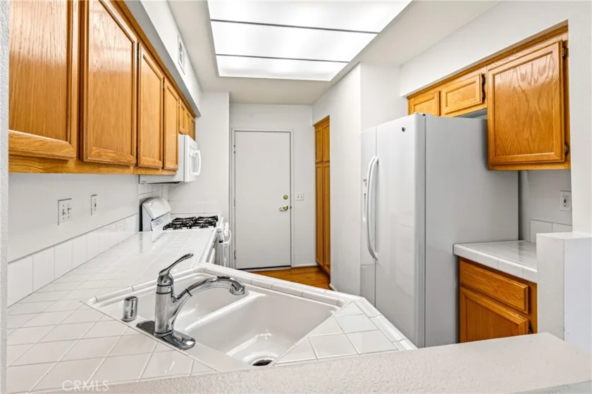 24 Mission Court photo 10