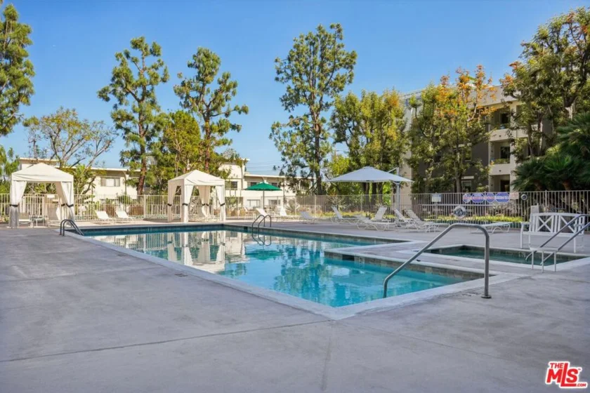 100 S Doheny Drive #501 photo 16