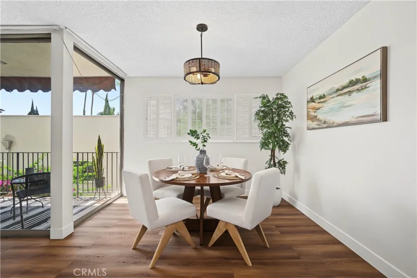 N Laurel Avenue #202 photo 31