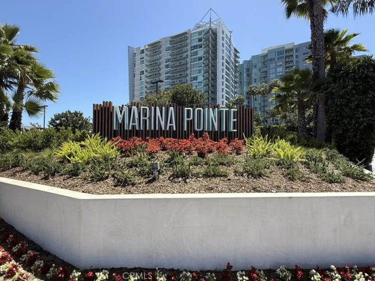 13600 Marina Pointe Drive #615 photo 1