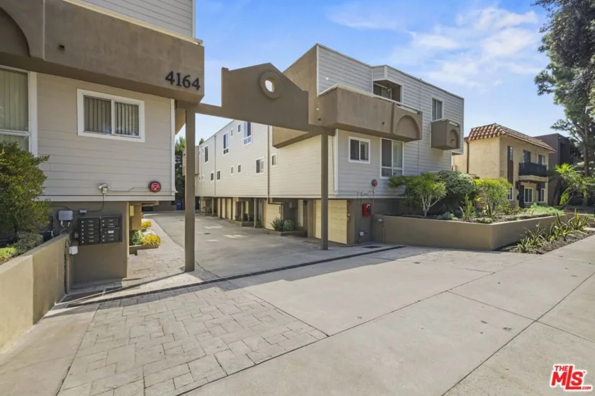 4164 Tujunga Avenue #103 photo 1