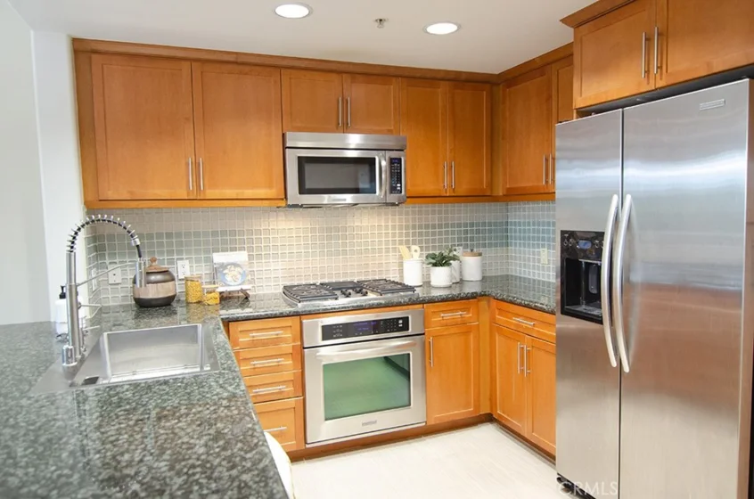 931 E Walnut Street #316 photo 5