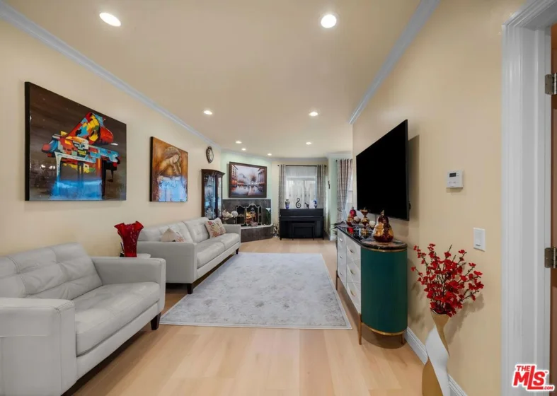 17914 Magnolia Boulevard #130 photo 1