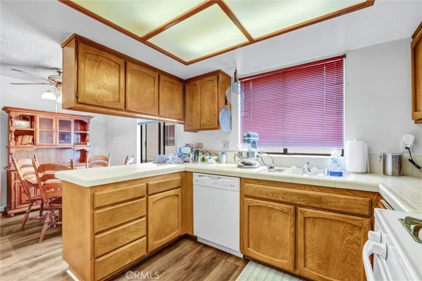 19451 Sherman Way #504 photo 8