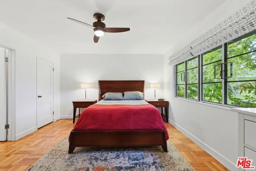 5327 Village photo 22