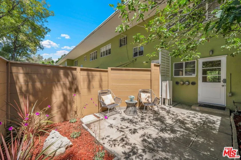 5516 Village Green photo 23