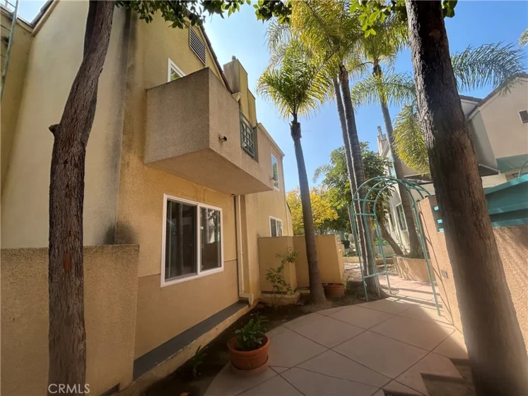 438 E Spruce photo 7