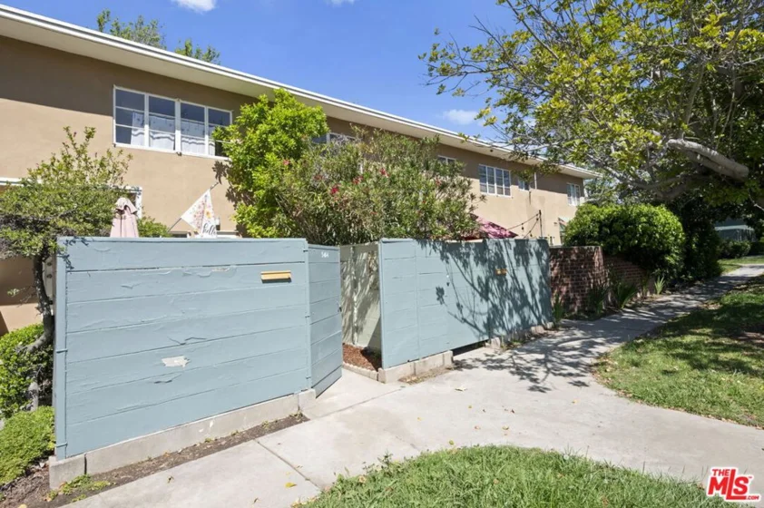 5464 Village Green photo 17