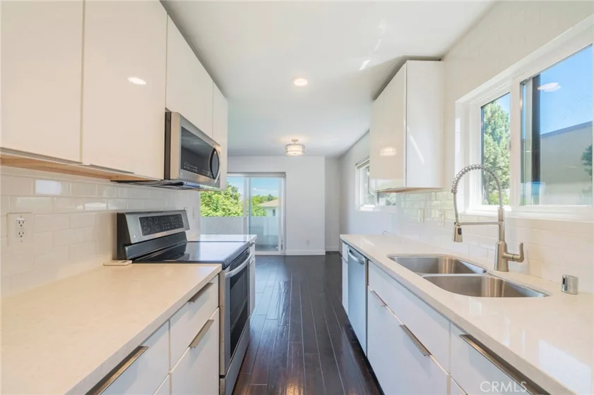 1601 Veteran Avenue #301/302 photo 1
