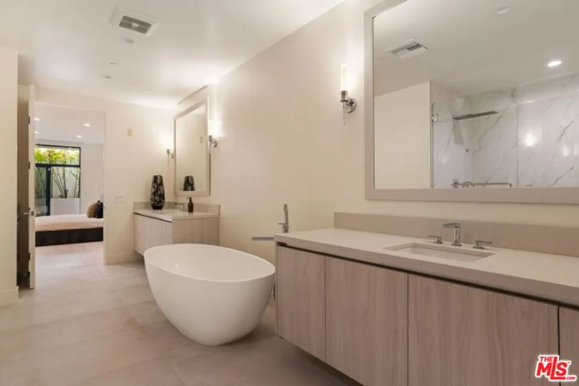 425 N Palm Drive #101 photo 29