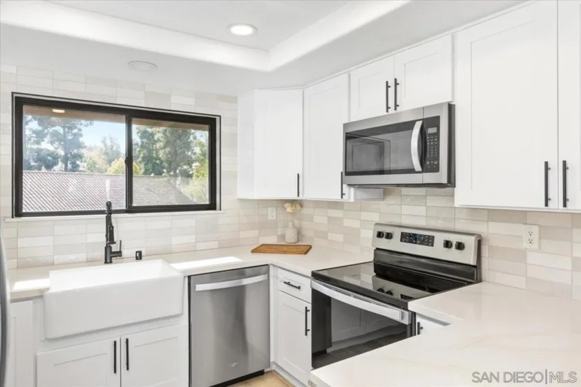 16266 Avenida Venusto #E photo 31