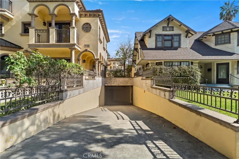 478 S Oakland Avenue #2 photo 25