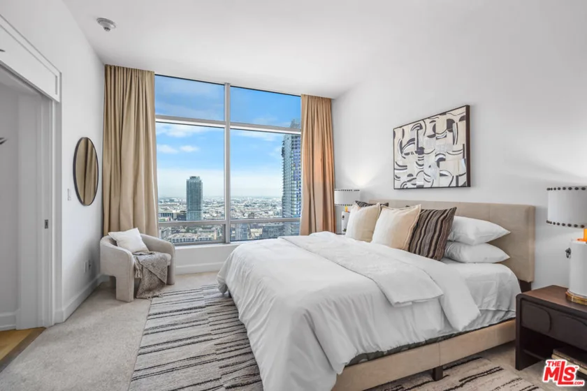 900 W Olympic Boulevard #37E photo 15
