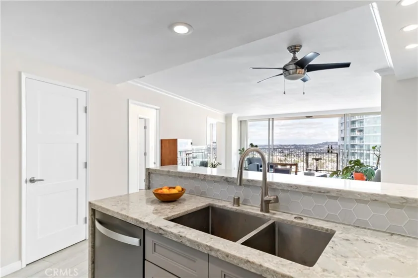700 E Ocean Boulevard #3003 photo 9