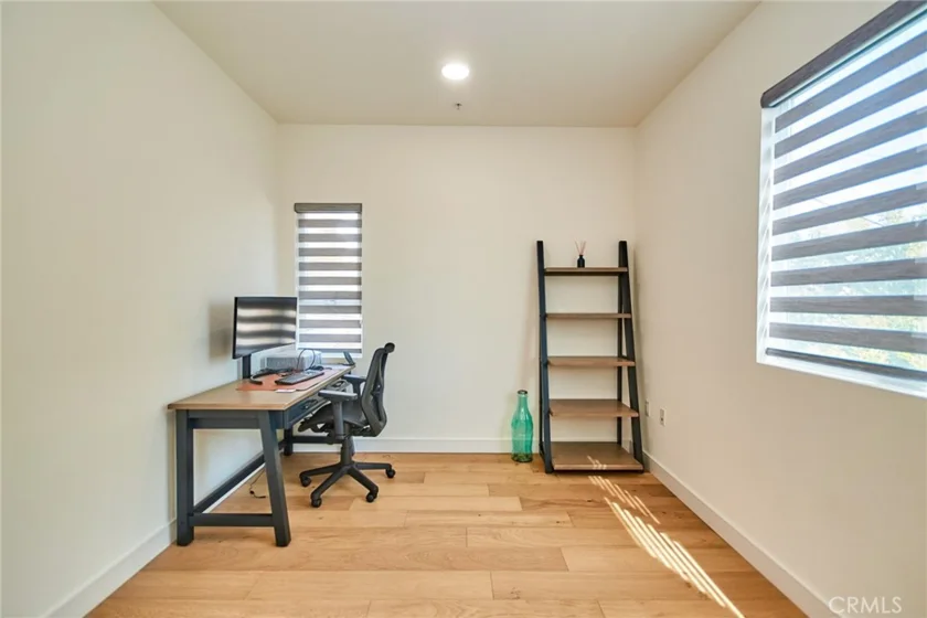 820 S Wilton Place #304 photo 20