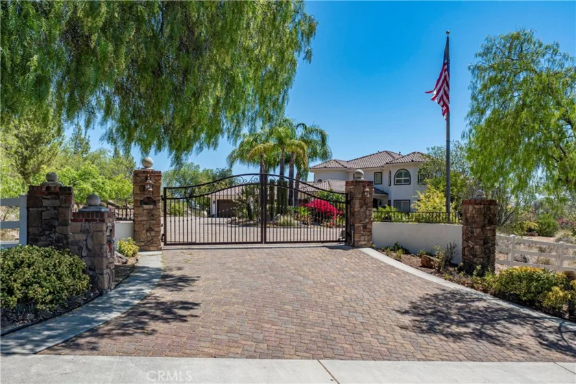 21100 Paseo Montana photo 6