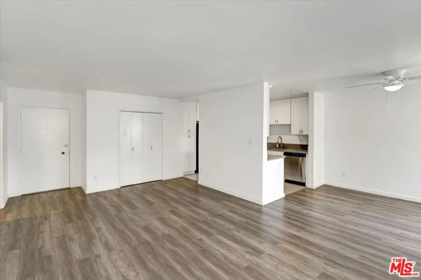 358 S Gramercy Place #207 photo 1