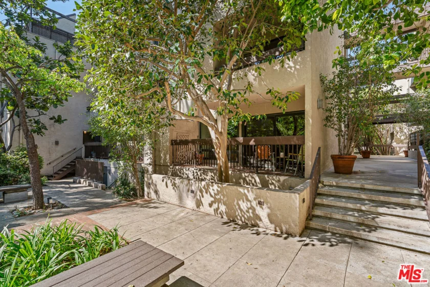 950 N Kings Road #106 photo 11