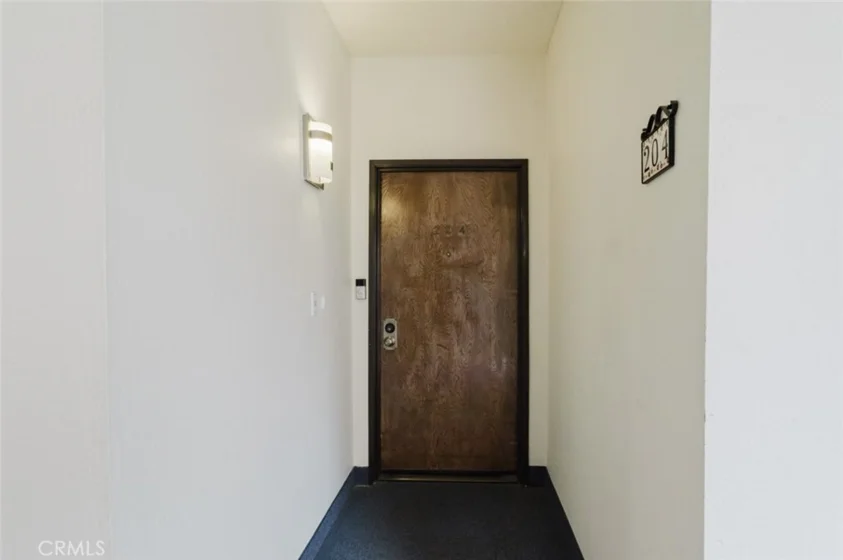 1305 N Columbus Avenue #204 photo 5