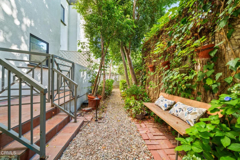 111 S Oak Knoll Avenue #107 photo 42