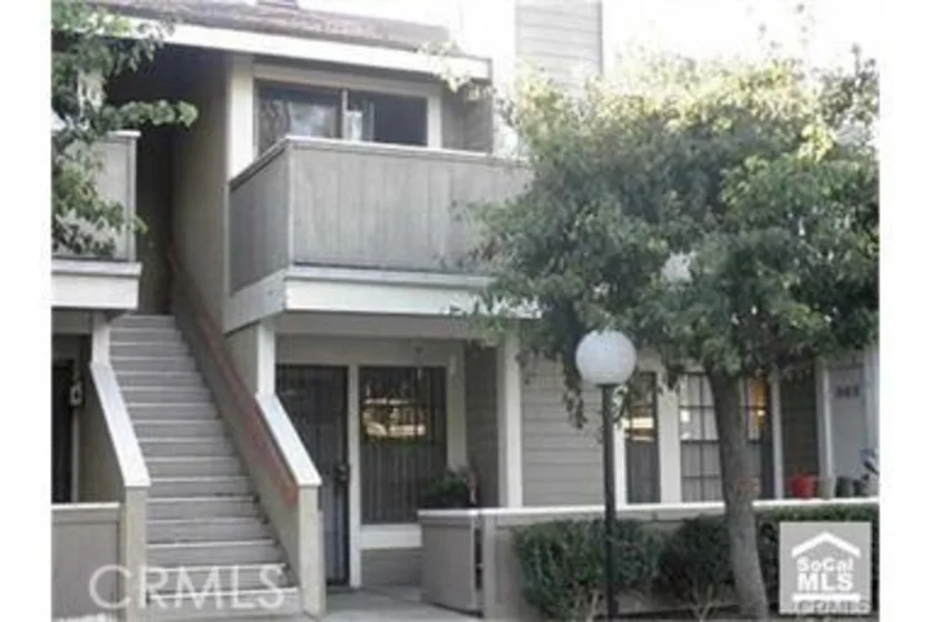 1501 S Raitt #F photo 1