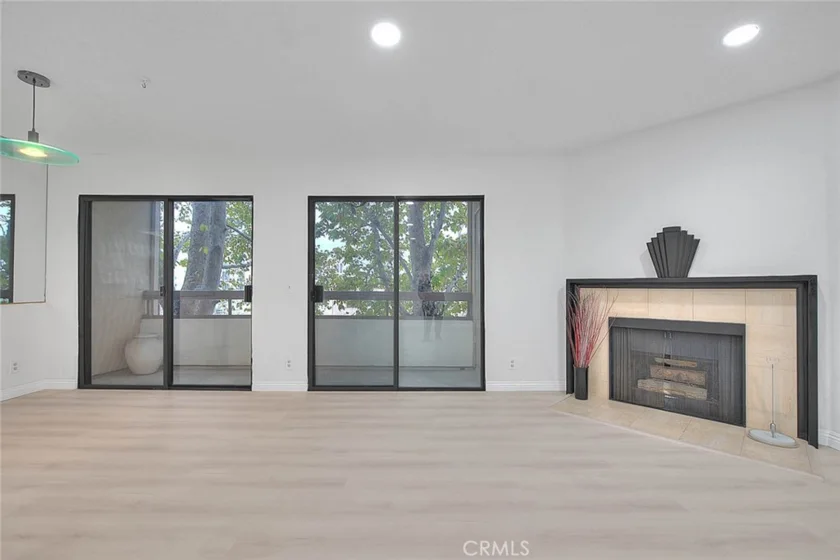 460 Oak Street #201 photo 1