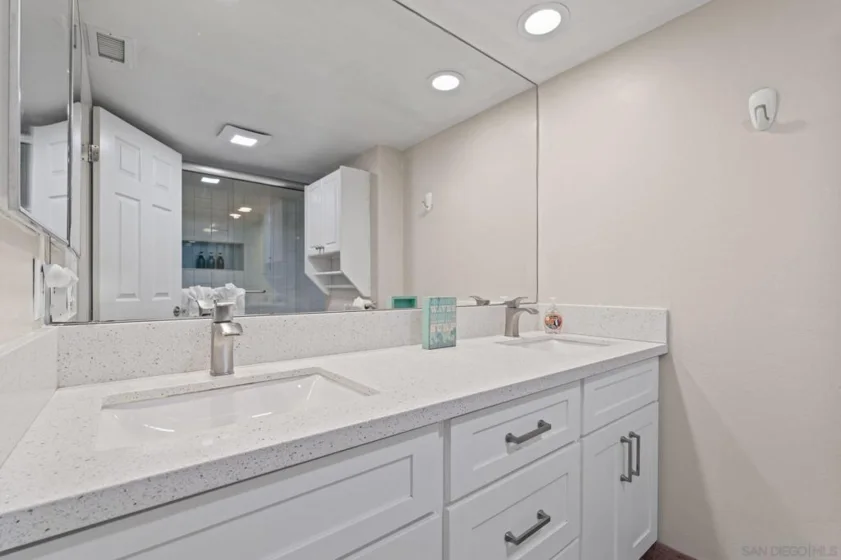 1177 Pacific Beach Drive ##A photo 34