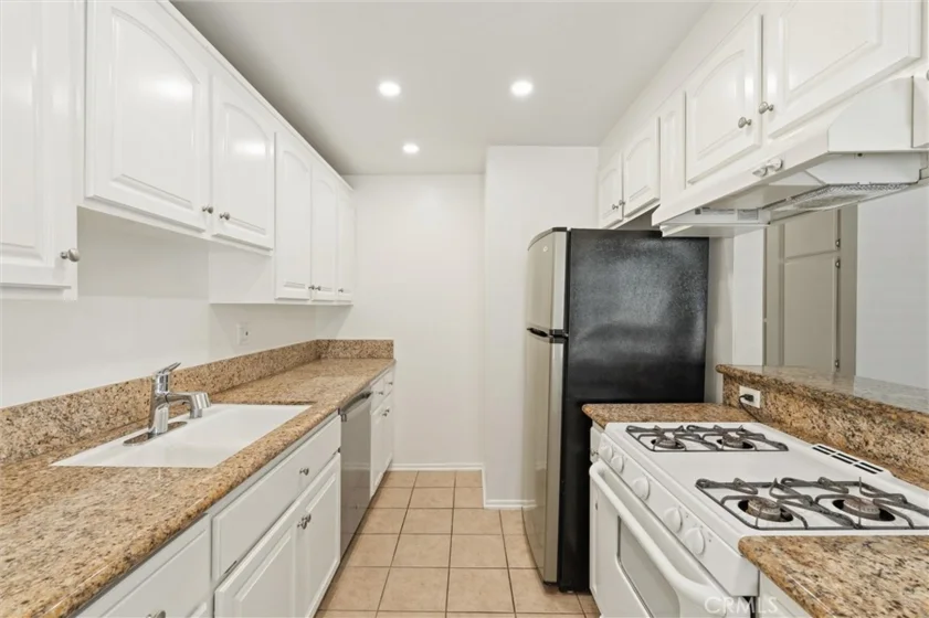 3425 E 15th #12D photo 9