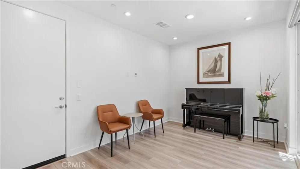 633 S Lyon Street photo 18