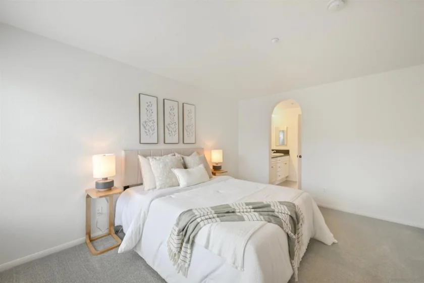 749 Almond photo 14
