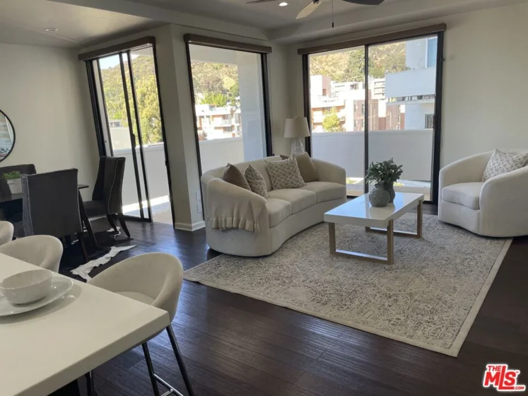 7250 Franklin Avenue #910 photo 1