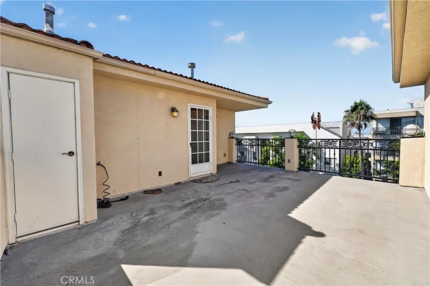 1820 Holmby Avenue #1 photo 28