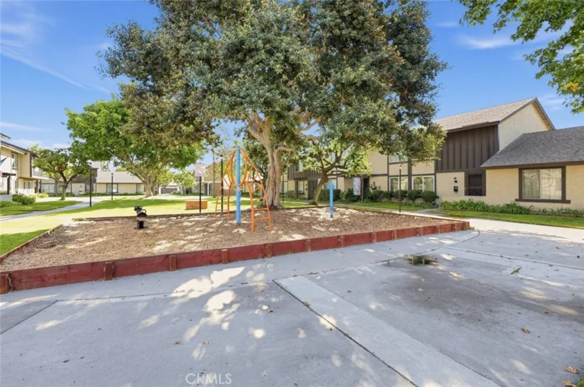 7043 Fulton Way photo 1