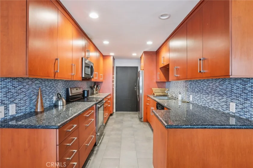 1121 N Olive Drive #211 photo 9