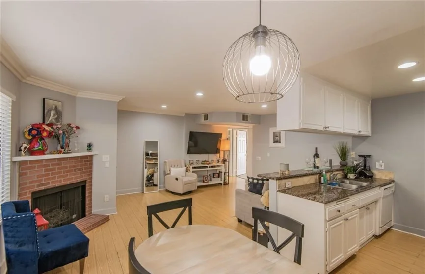 7045 Woodley Avenue #218 photo 15