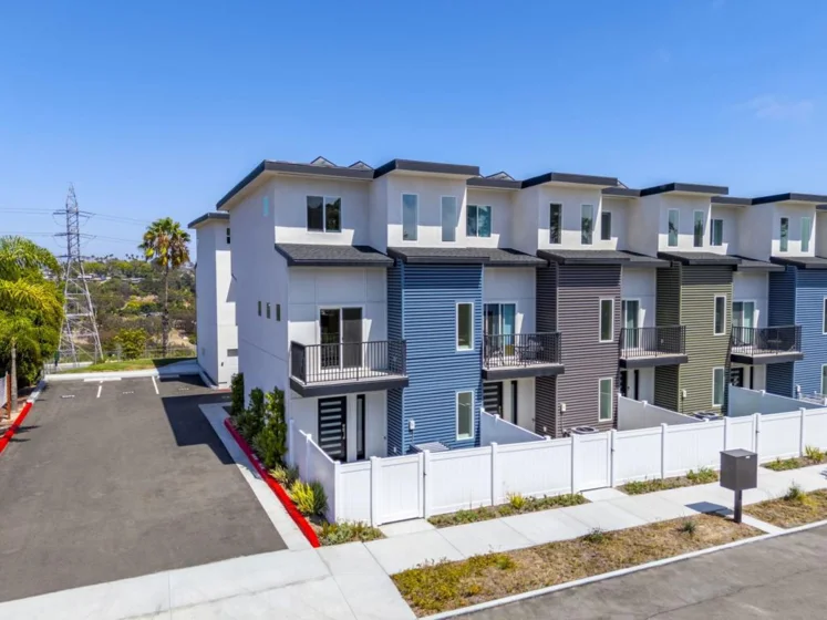 2055 S El Camino Real photo 20