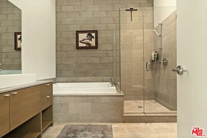 631 N Larchmont Boulevard #2 photo 7