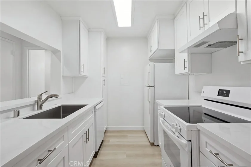 5460 White Oak Avenue #K203 photo 5