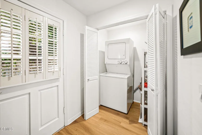 111 S Oak Knoll Avenue #107 photo 23